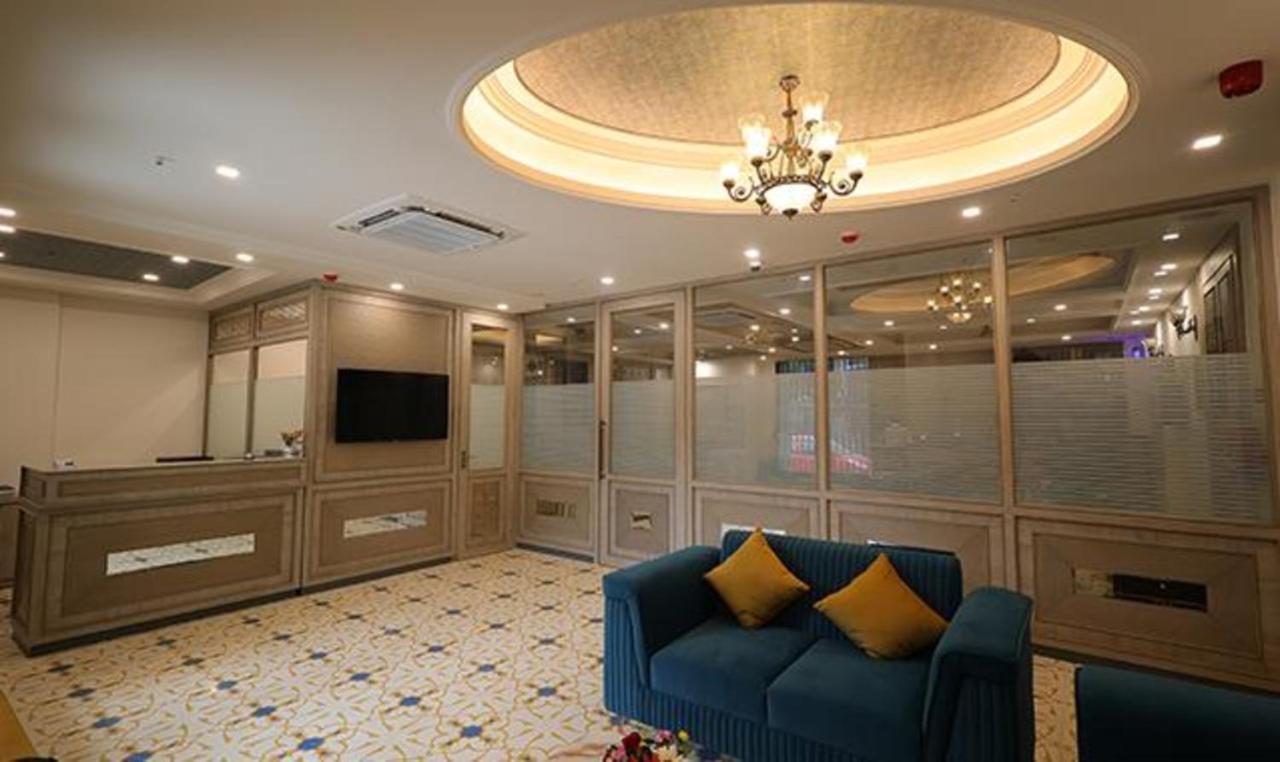 Fabhotel Prime Hampton By Ic'S Noida Kültér fotó